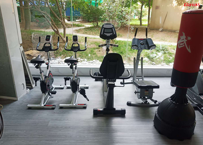 蔚徕酒店健身房图片