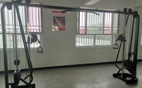 新疆阿勒泰武警部队健身房